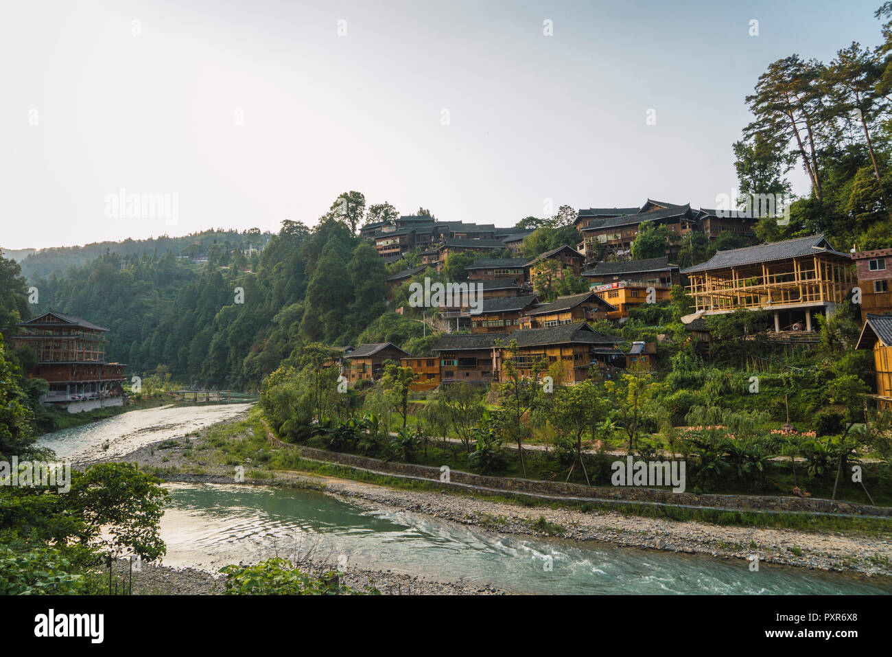 China, Yunnan, Miao Siedlung am Flußufer Stockfoto
