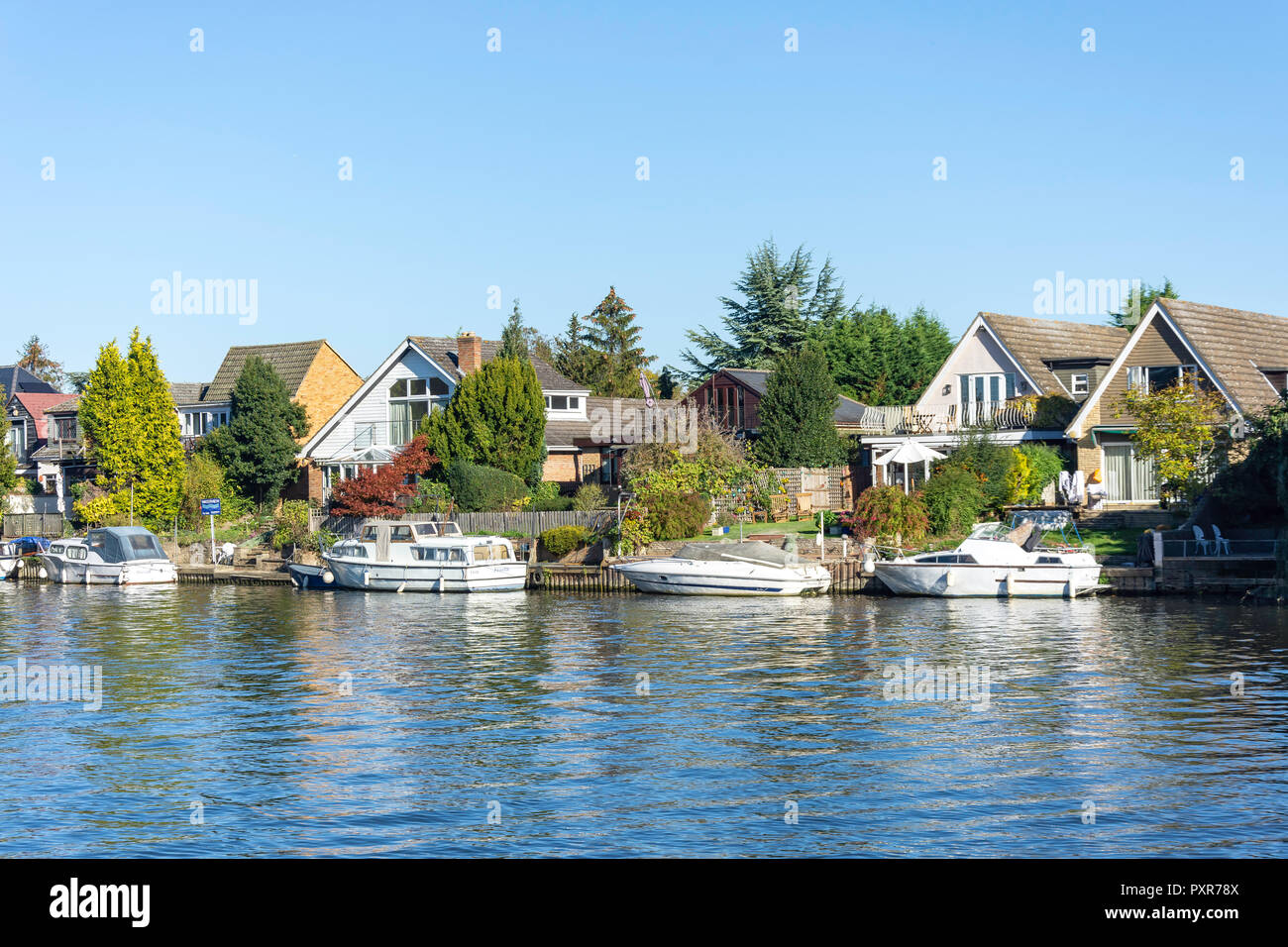 Riverside befindet sich auf der Themse, Old Windsor, Berkshire, England, Vereinigtes Königreich Stockfoto