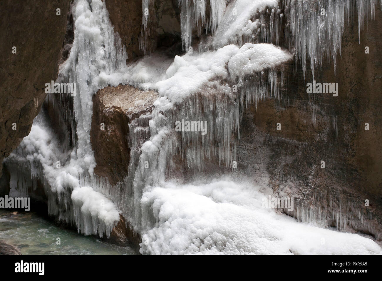 Deutschland, Garmisch-Partenkirchen, Blick von Eiszapfen in der Partnachklamm Schlucht Stockfoto