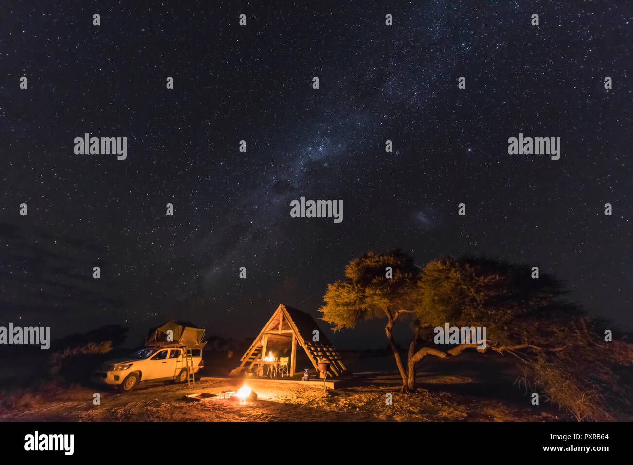 Afrika, Botswana, Kgalagadi Transfrontier Park, Mabuasehube Game Reserve, Campingplatz unter freiem Sternenhimmel Stockfoto