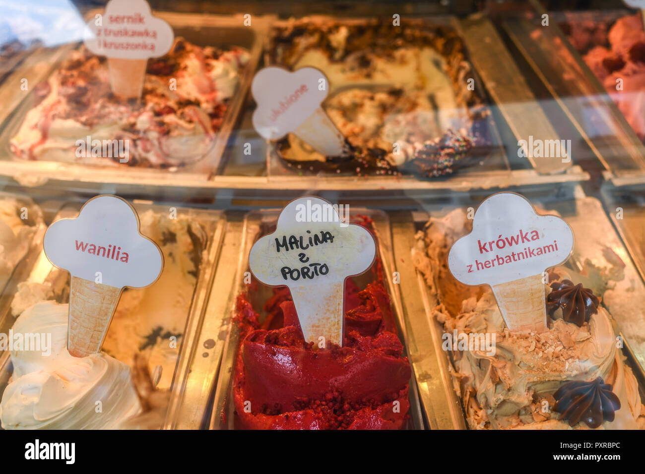 Polnische Eiscreme (Lodi) in verschiedenen Geschmacksrichtungen in Krakau, Polen Stockfoto