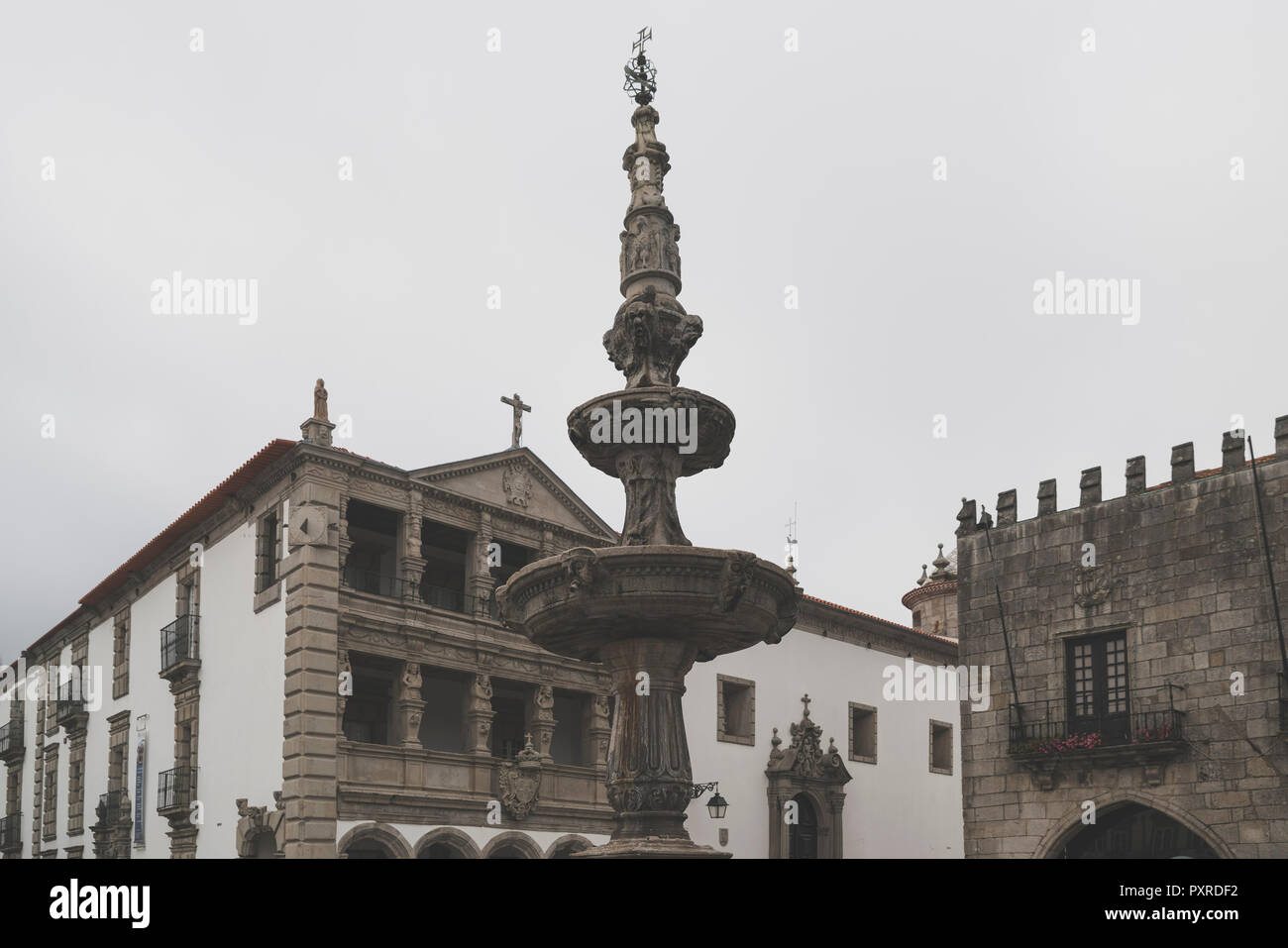 Portugal, Viana do Castelo, Brunnen am Platz der Republik. Stockfoto