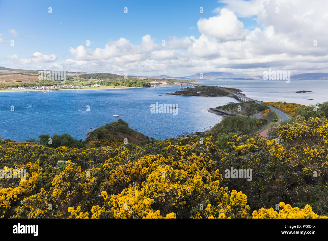 Großbritannien, Schottland, Innere Hebriden, Isle of Skye, Kyle Akin und die Skye Brücke der Plock Stockfoto