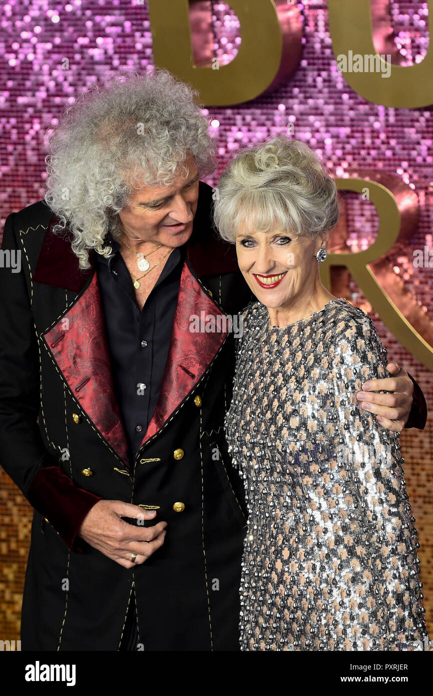 London, Großbritannien. 23. Oktober 2018. Queen's Brian May und Frau Anita Dobson kommen für die weltweite Premiere des Films 'Bohemian Rhapsody' an der SSE-Arena in Wembley. Credit: Stephen Chung/Alamy leben Nachrichten Stockfoto