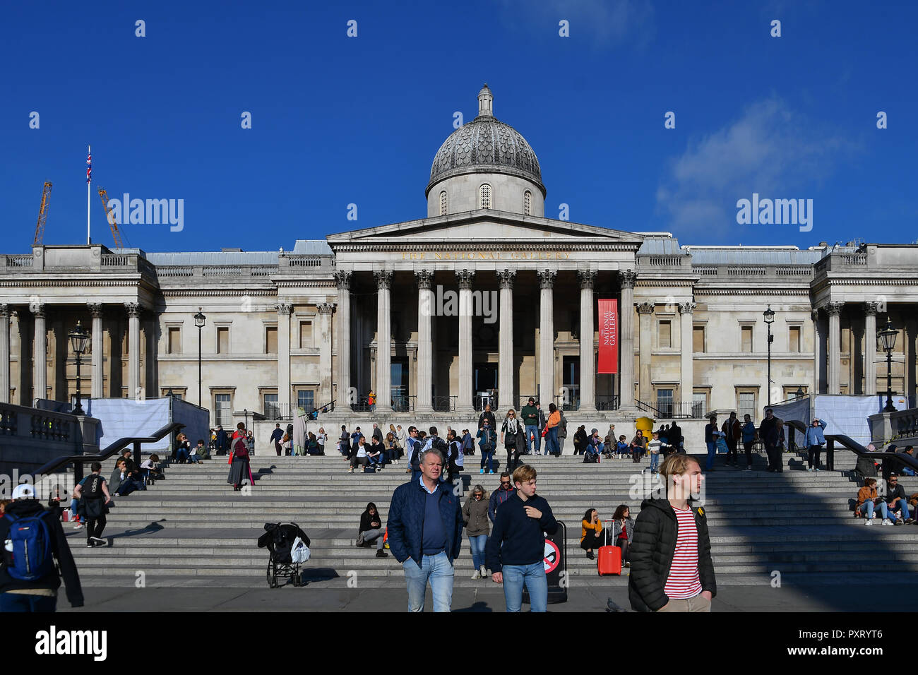 Trafalgar Square in London. 24. Okt 2018. UK Wetter: National Gallery am Trafalgar Square, London, Großbritannien, 24. Oktober 2018 Bild Capital/Alamy leben Nachrichten Stockfoto