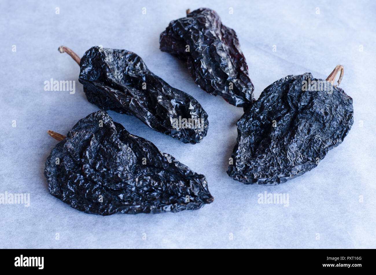 Eine Gruppe von getrockneten Chilis, Bouillabaisse und chipotle. Smokey. Stockfoto