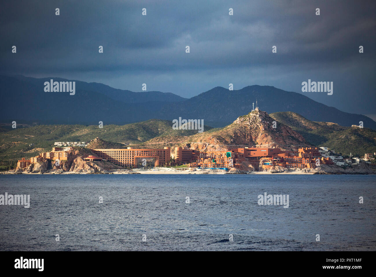 Sonnenaufgang über hotel Entwicklung bei Cabo San Lucas, BCS, Mexiko Stockfoto