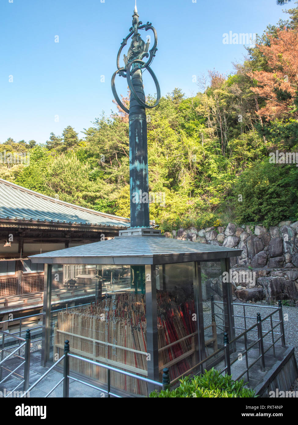 Schrein, wo henro Pilger, endgültige Tempel erreicht, ihre kongozue pilgrim Mitarbeiter hinter sich lassen, Okuboji Tempel 88, Shikoku 88 Tempel Wallfahrt, Stockfoto