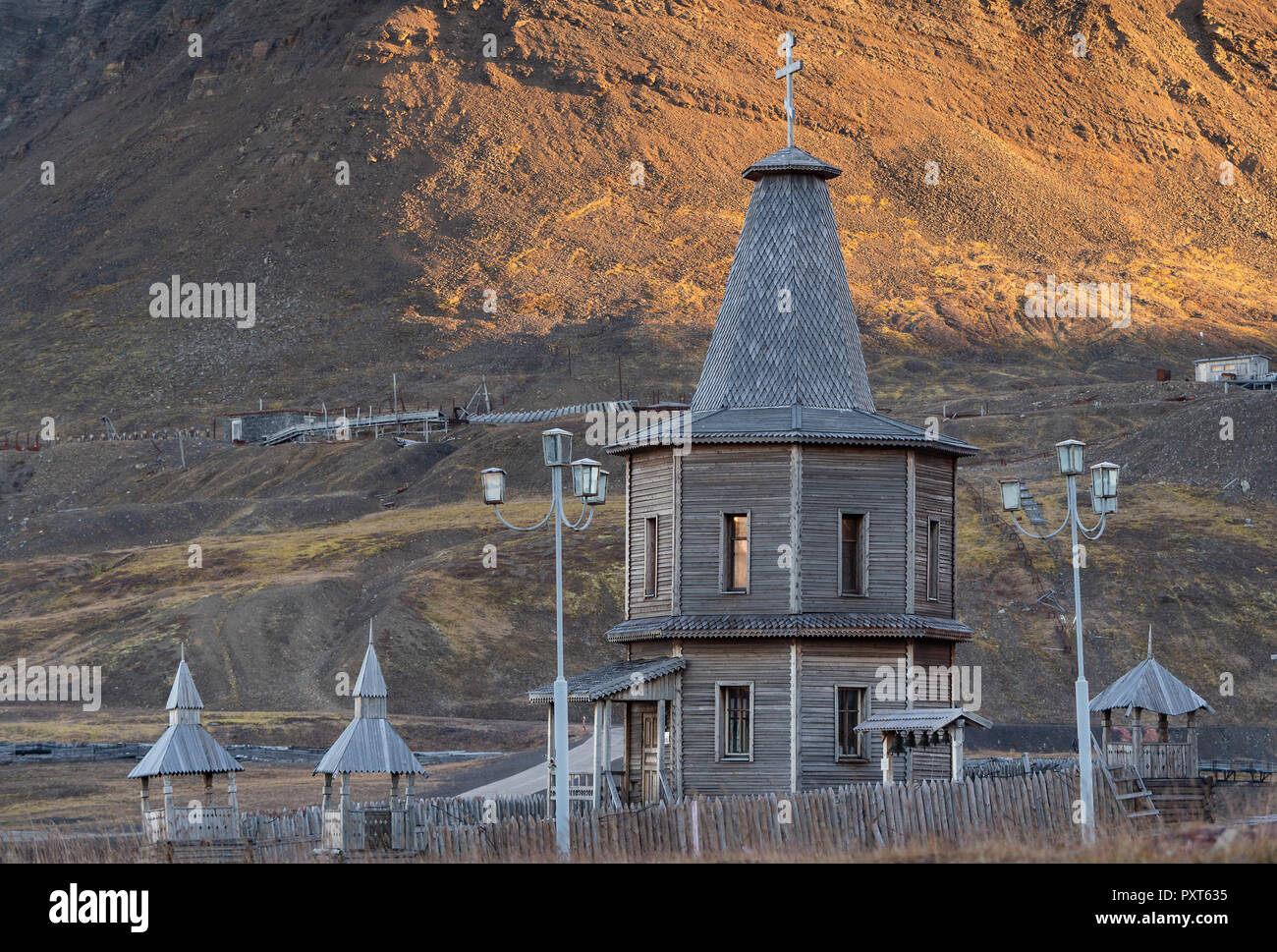 Holz- russisch-orthodoxen Kirche, Russischen Bergarbeiter Siedlung Barentsburg, Isfjorden, Spitzbergen, Svalbard, Norwegen Stockfoto