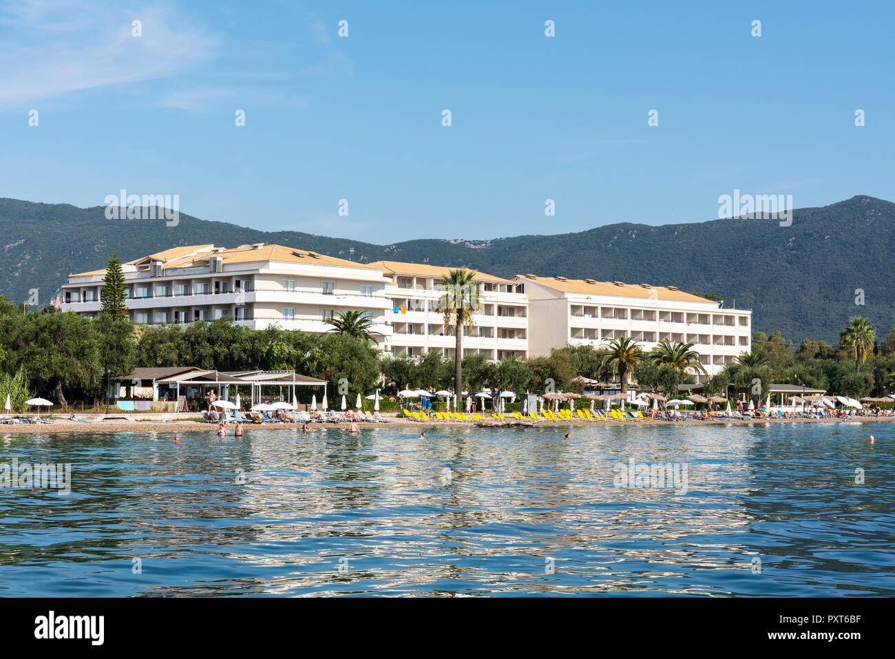 Strand Hotel Dassia Korfu Ionische Inseln Mittelmeer Griechenland Stockfotografie Alamy