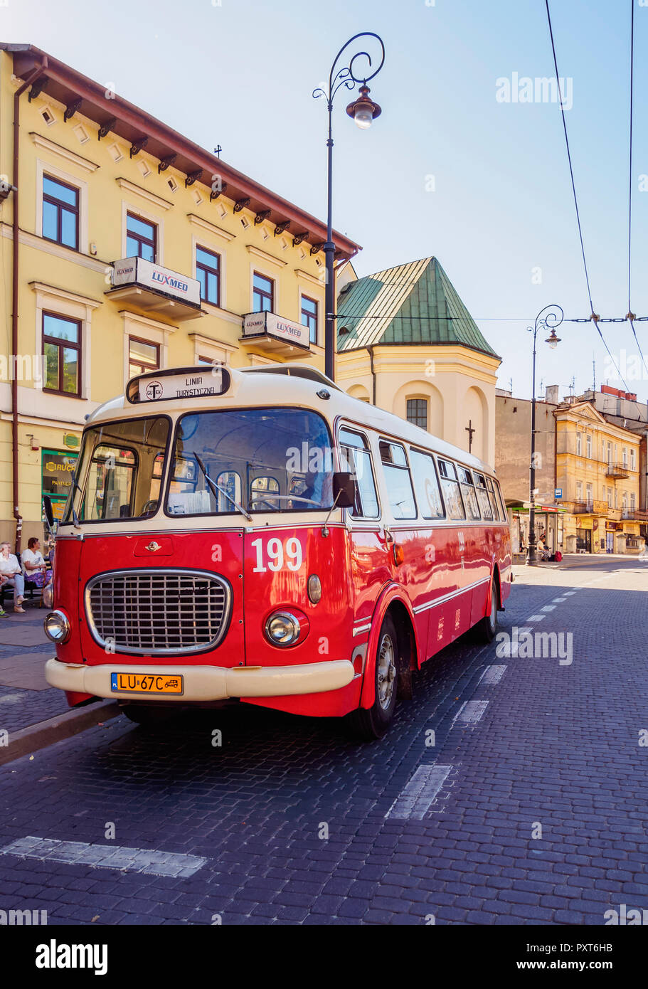 Red Gutek vintage-Bus auf der Straße, Altstadt, Lublin, Polen Stockfoto