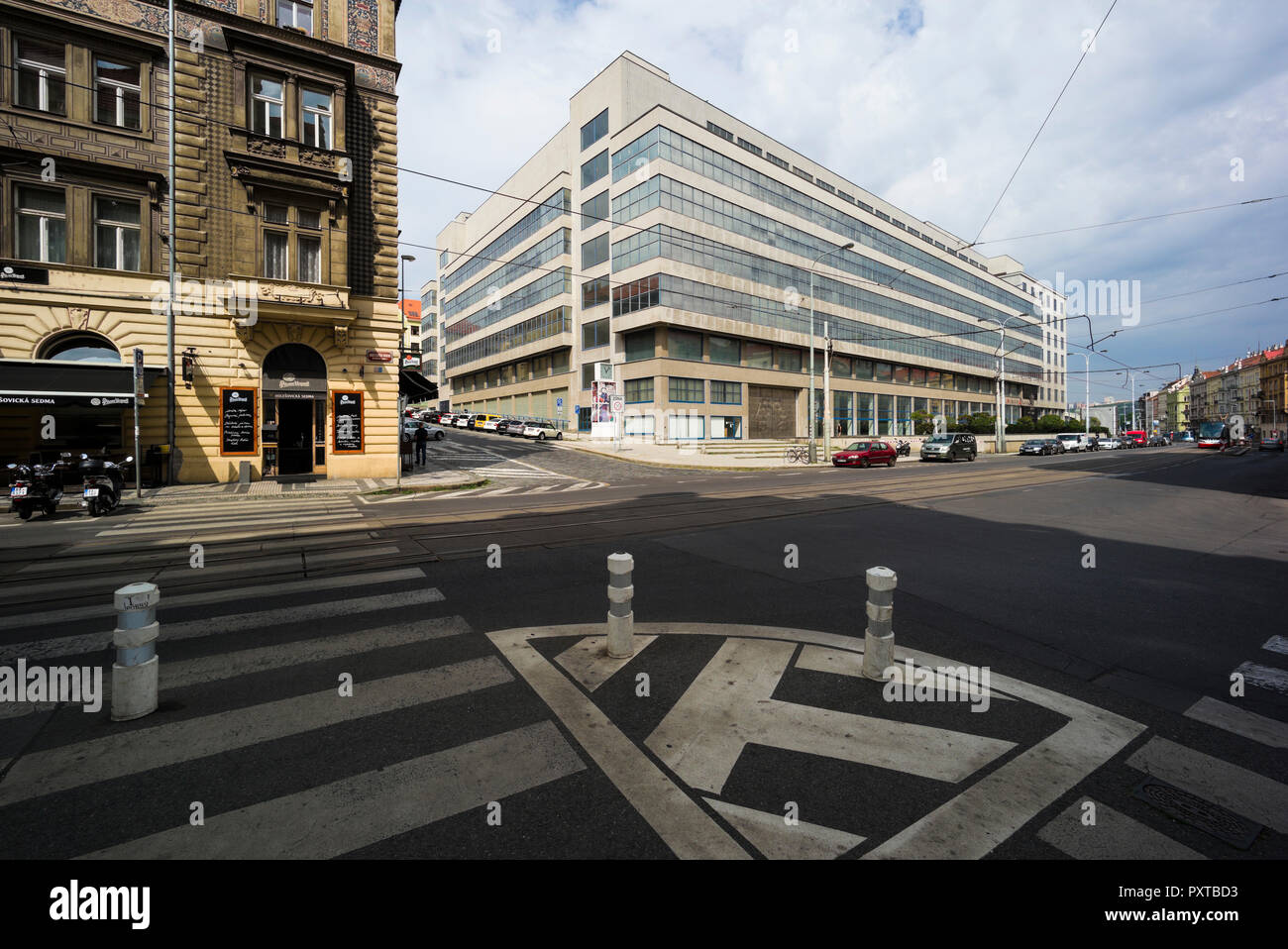 Prag. Der Tschechischen Republik. Messe Palace (Veletrzní palác), das Gehäuse der Nationalgalerie in Prag (Národní galerie v Praze), entworfen von der Arachiter Stockfoto
