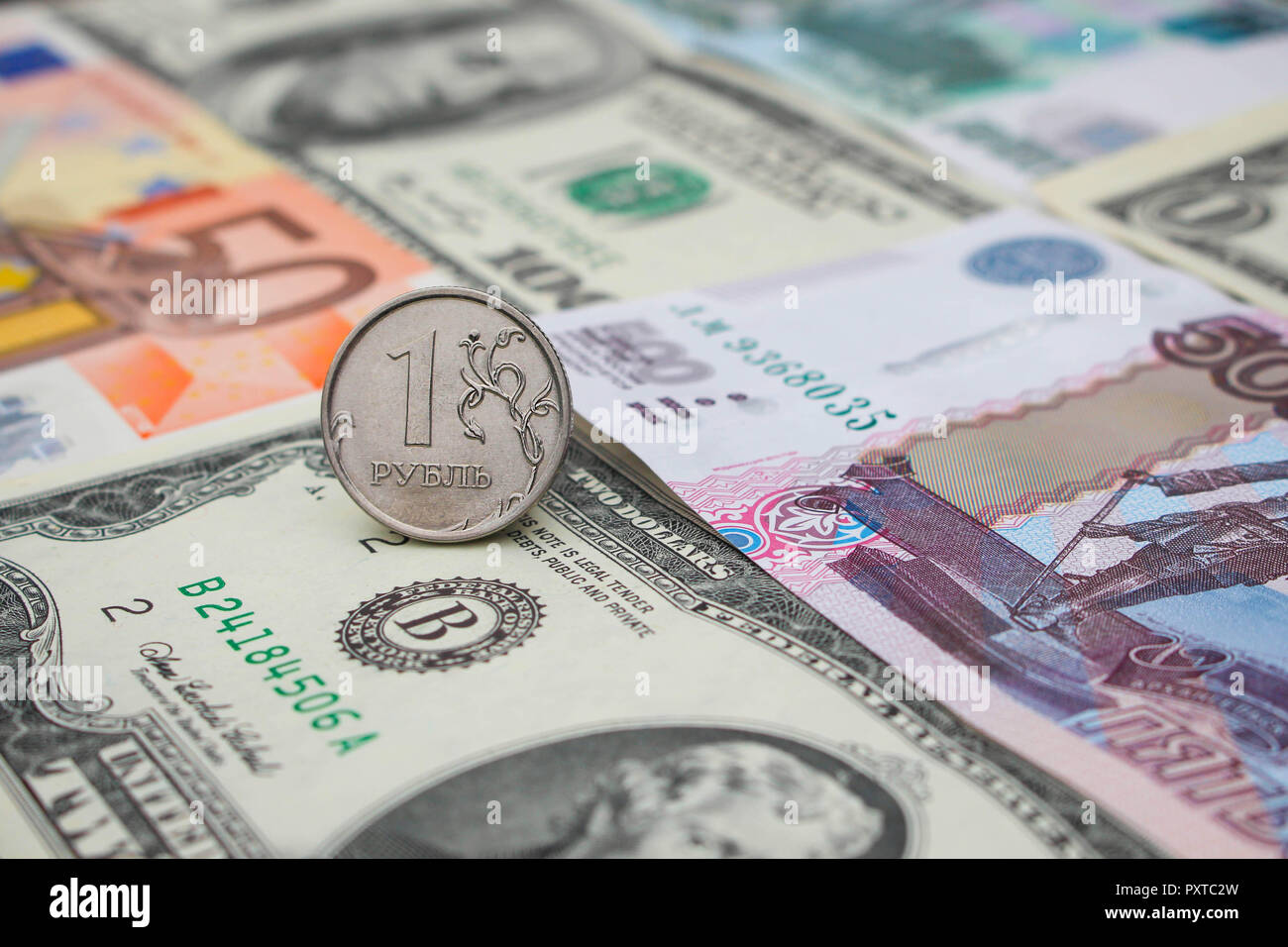 Russischer Rubel Auf Dem Hintergrund Geld Dollar Euro Rubel Stockfotografie Alamy