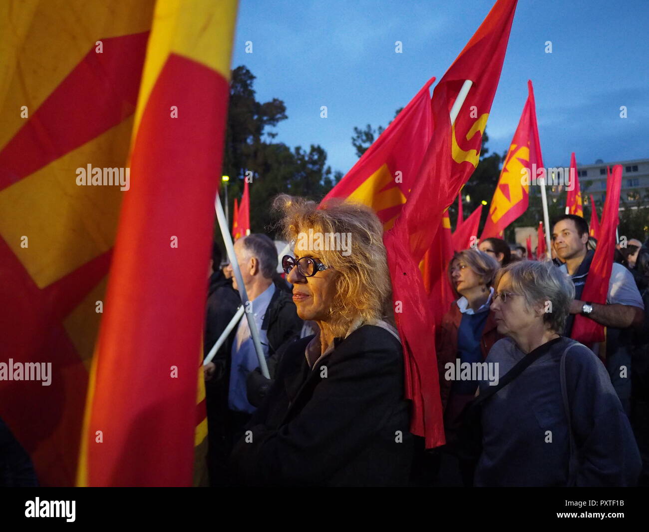 Athen, Griechenland. 23 Okt, 2018. Die KKE (Kommunistische Partei Griechenlands) organisiert eine Anti-kriegs-Kundgebung in Athen gegen Krieg und die Hilfe der griechischen Regierung in der NATO. Credit: George Panagakis/Pacific Press/Alamy leben Nachrichten Stockfoto