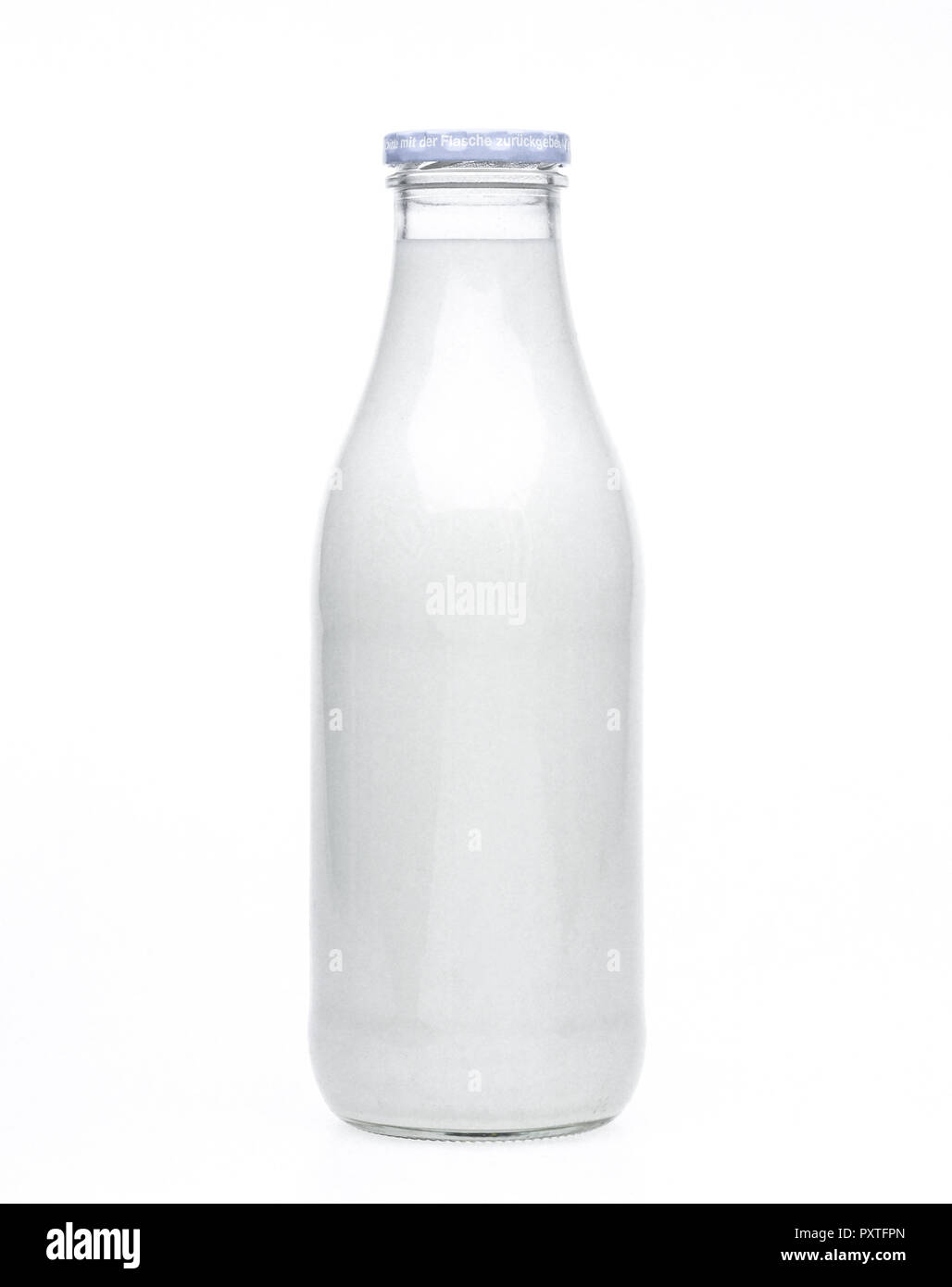 Milch in einer Milchflasche aus Glas, Milch in eine Milchflasche aus Glas, Milch, Flasche, Glas, Flasche, Lebensmittel, Flasche, Trinken, gesund, Lactose, Lactos Stockfotografie