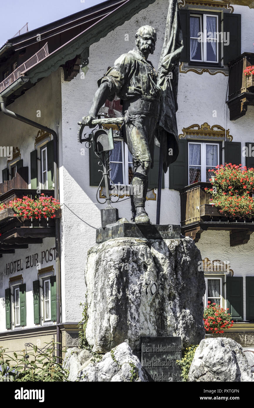 Schmied von Kochel Denkmal Vor Dem Gasthof Zu Post, Kochel bin, siehe, Oberbayern, Bayern, Deutschland Stockfoto