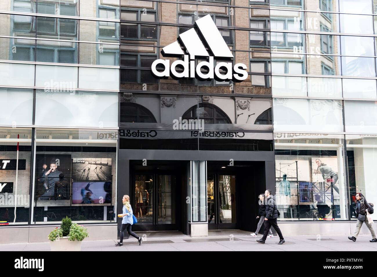Adidas Shop im Viertel SoHo in New York City. Stockfoto