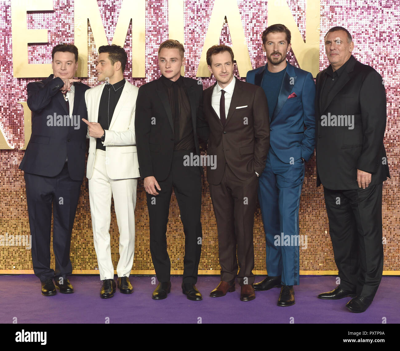 Foto muss Gutgeschrieben © Alpha Presse 079965 23/10/2018 Mike Myers Rami Malek Ben Hardy Joe Joseph Mazzello Gwilym Lee Graham King World Premiere von Bohemian Rhapsody auf der SSE Wembley Arena London Stockfoto