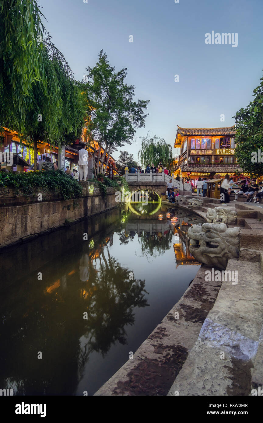 China, Yunnan, Lijiang, Abendstimmung in der Altstadt Stockfoto