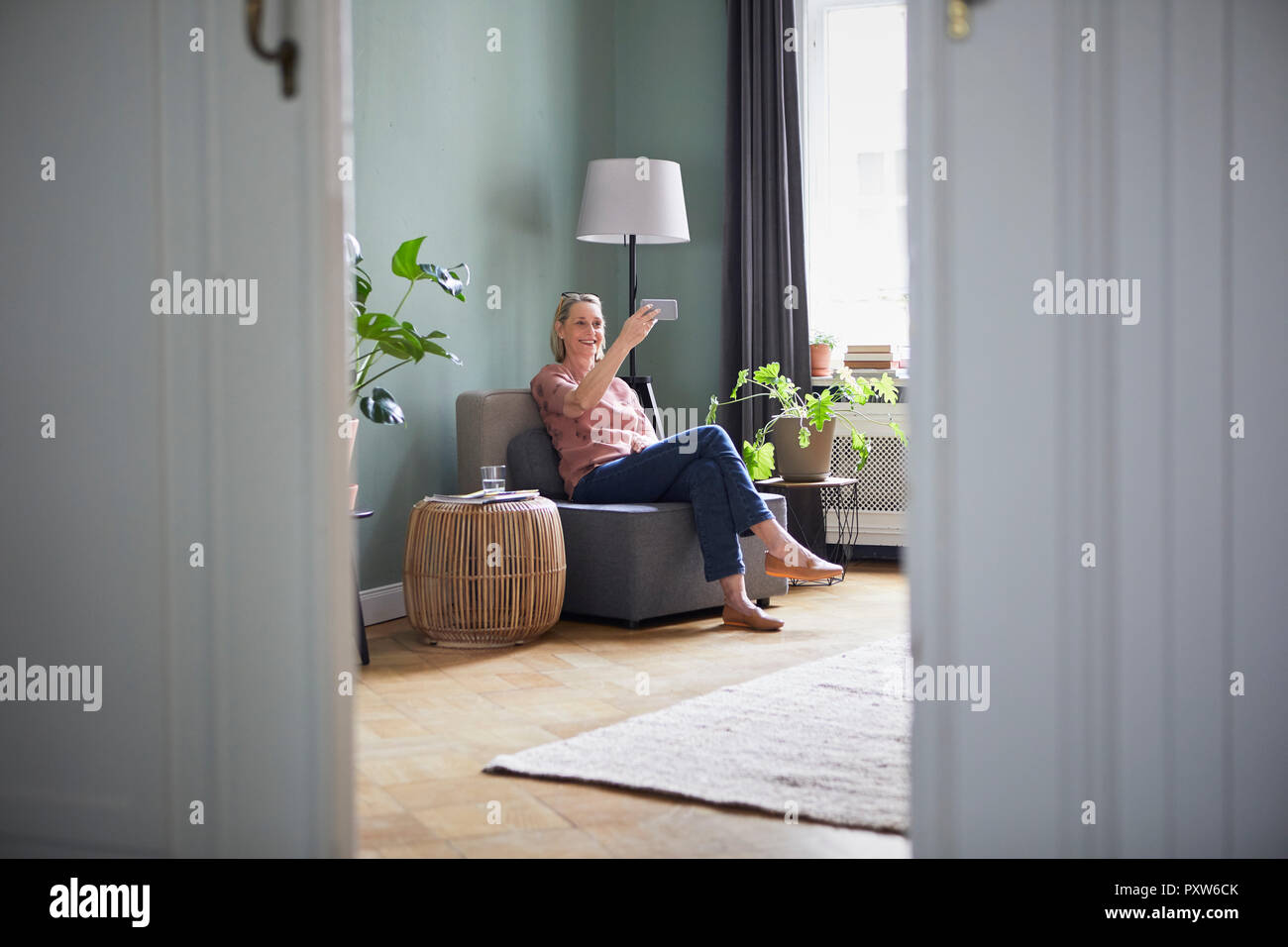 Reife Frau ein selfie zu Hause Stockfoto