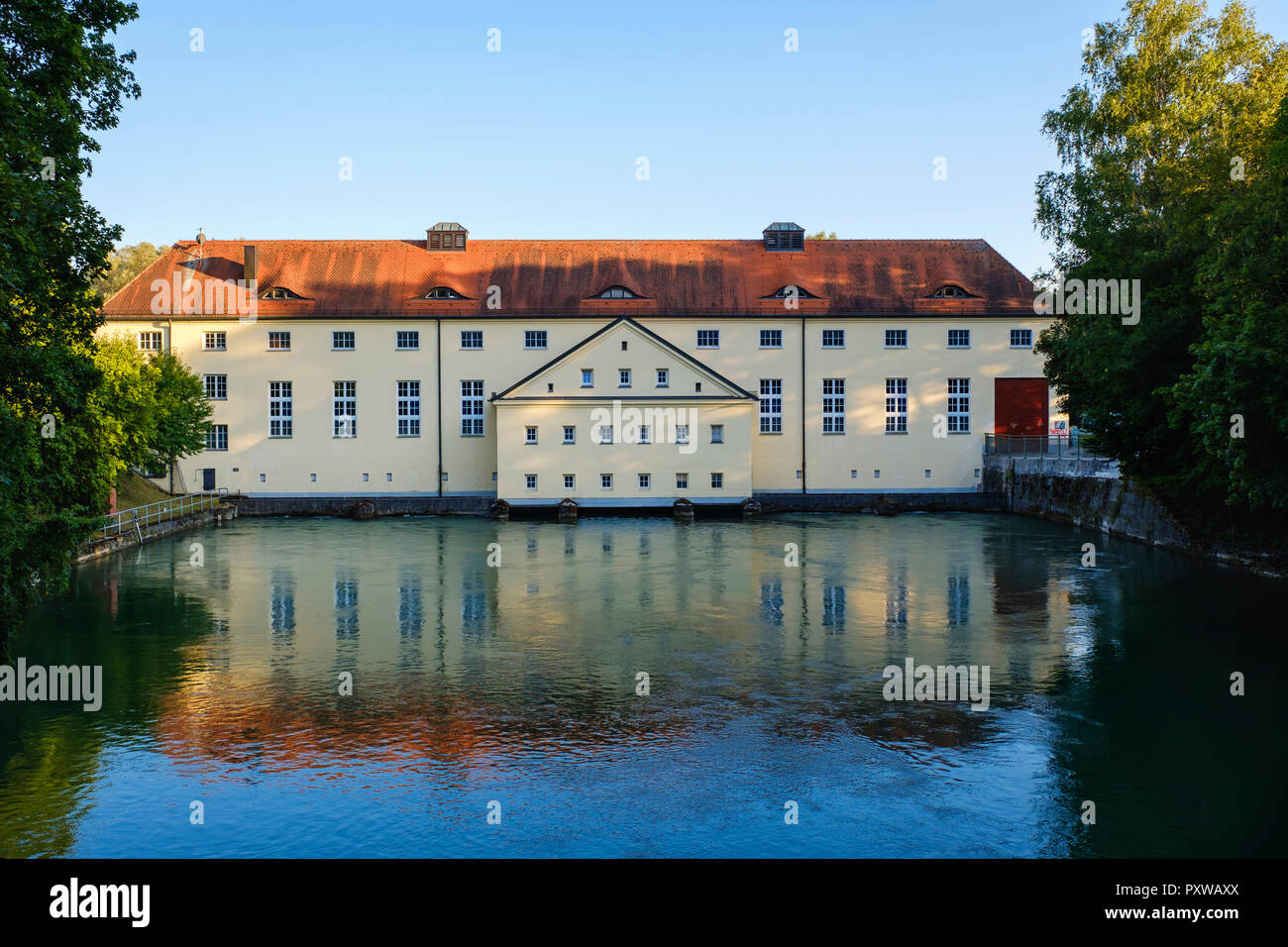 Deutschland, München, Sendling, Wasserkraftwerk am Isarkanal in der Nähe Flaucher Stockfoto