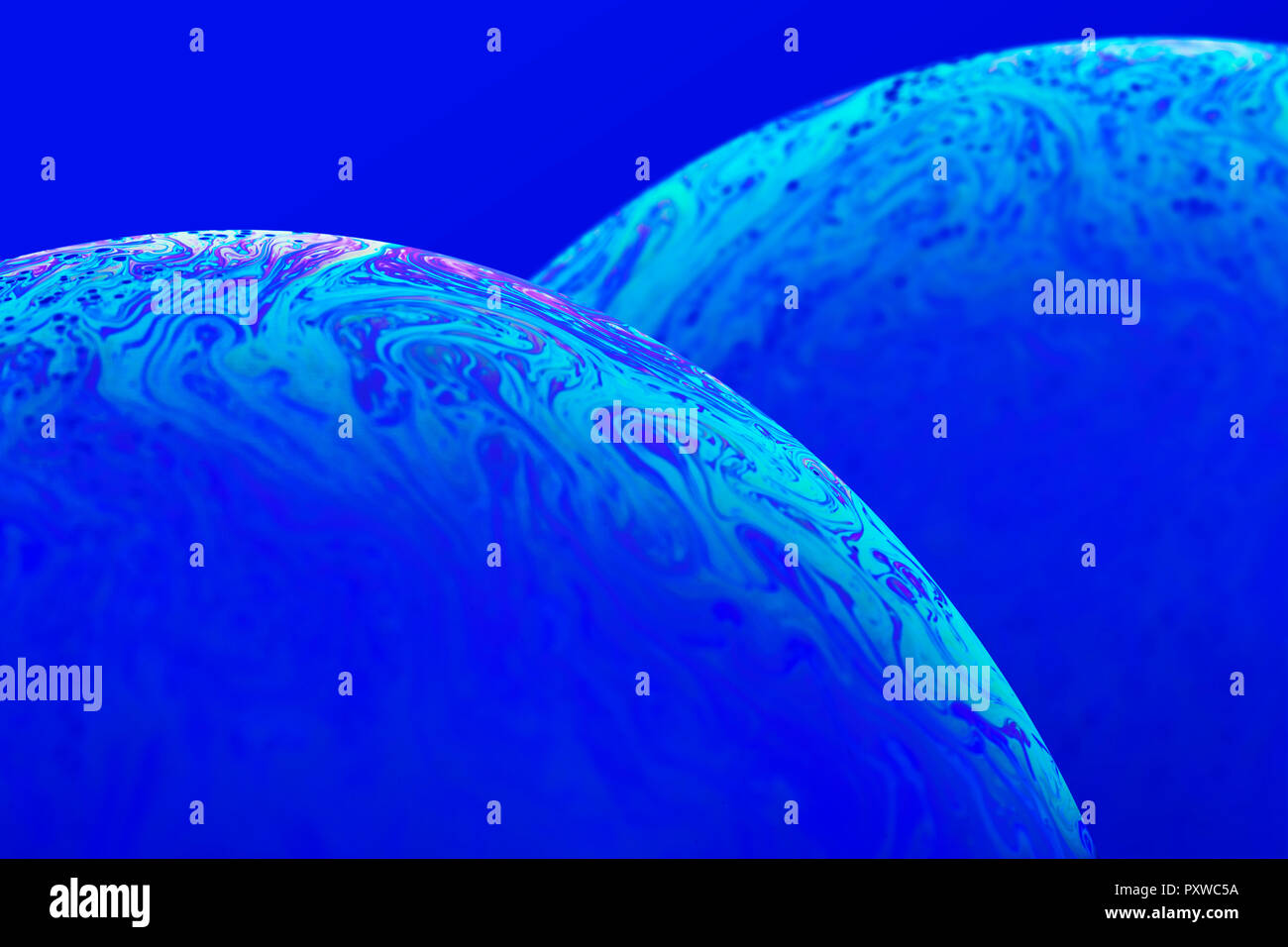 Oberfläche der blauen Seifenblasen, close-up Stockfoto