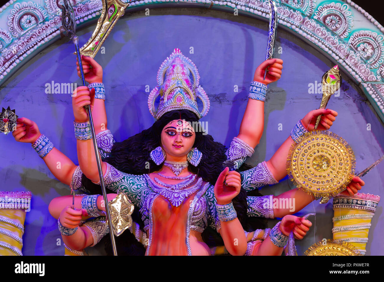 B-Block, Puja Samithi, C.R. Park, New Delhi, Indien DT-15 Oct 2018. Eine Ansicht von Durga Puja Pandal Idiol an Stockfoto