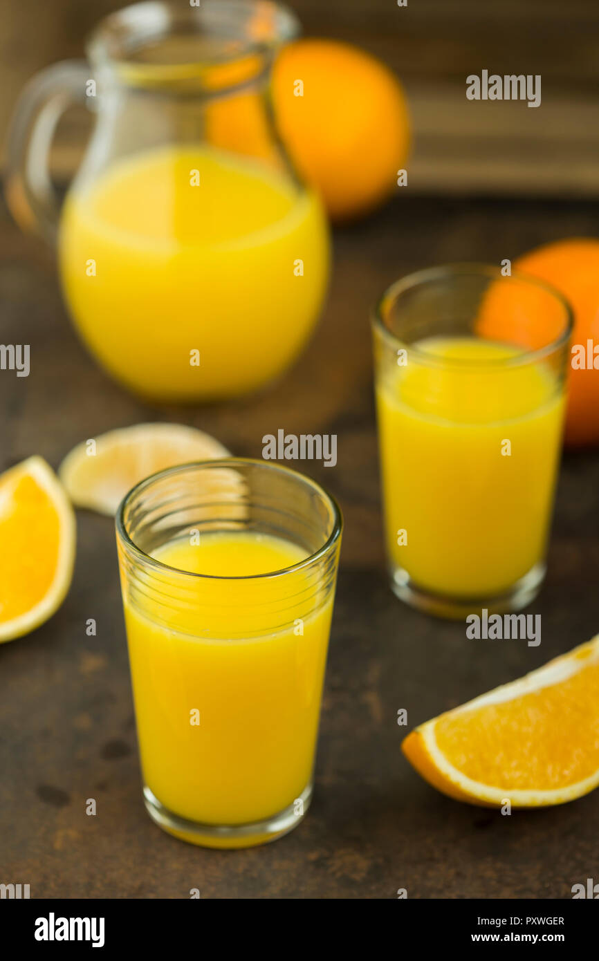 Frisch gepresster Orangensaft Stockfoto
