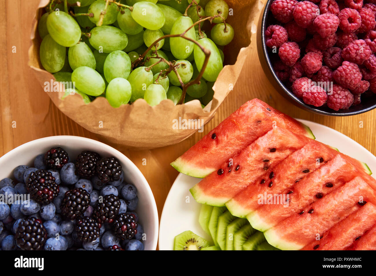 Frisches Obst auf den Tisch Stockfoto