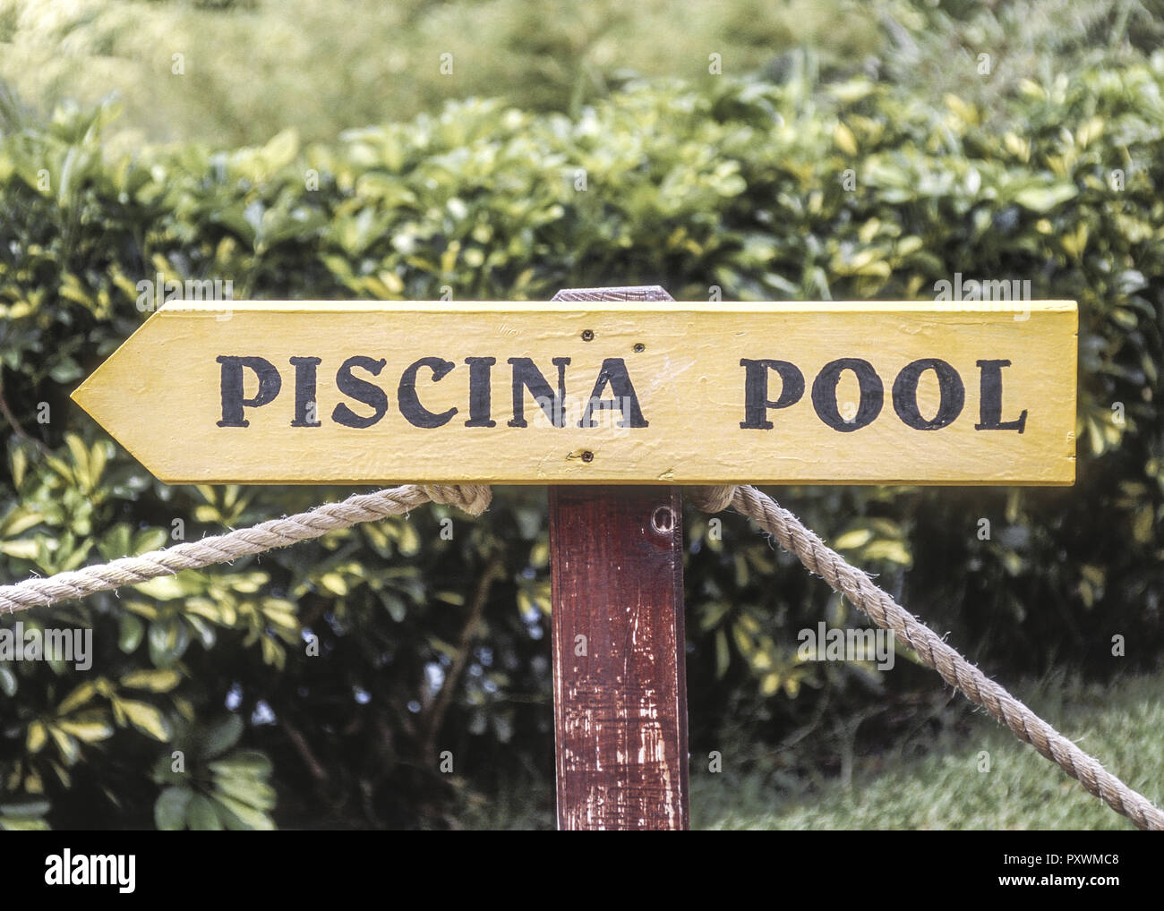 Hinweisschild Piscina, Pool, Italienisch Stockfoto