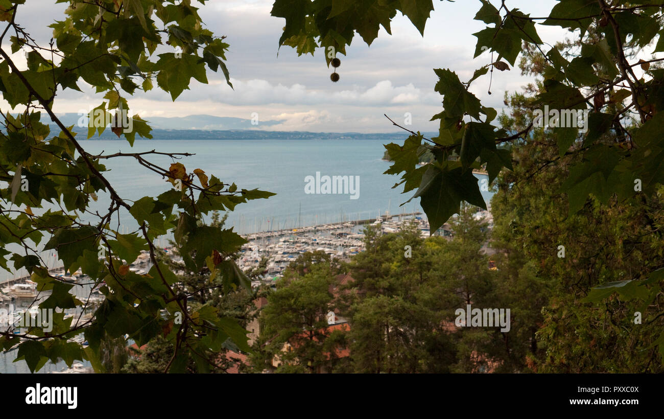 Thonon-les-Bains Hafen und Jachthafen in Thonon-les-Bains im Département Haute-Savoie in Frankreich an den Ufern des Genfer Sees Stockfoto