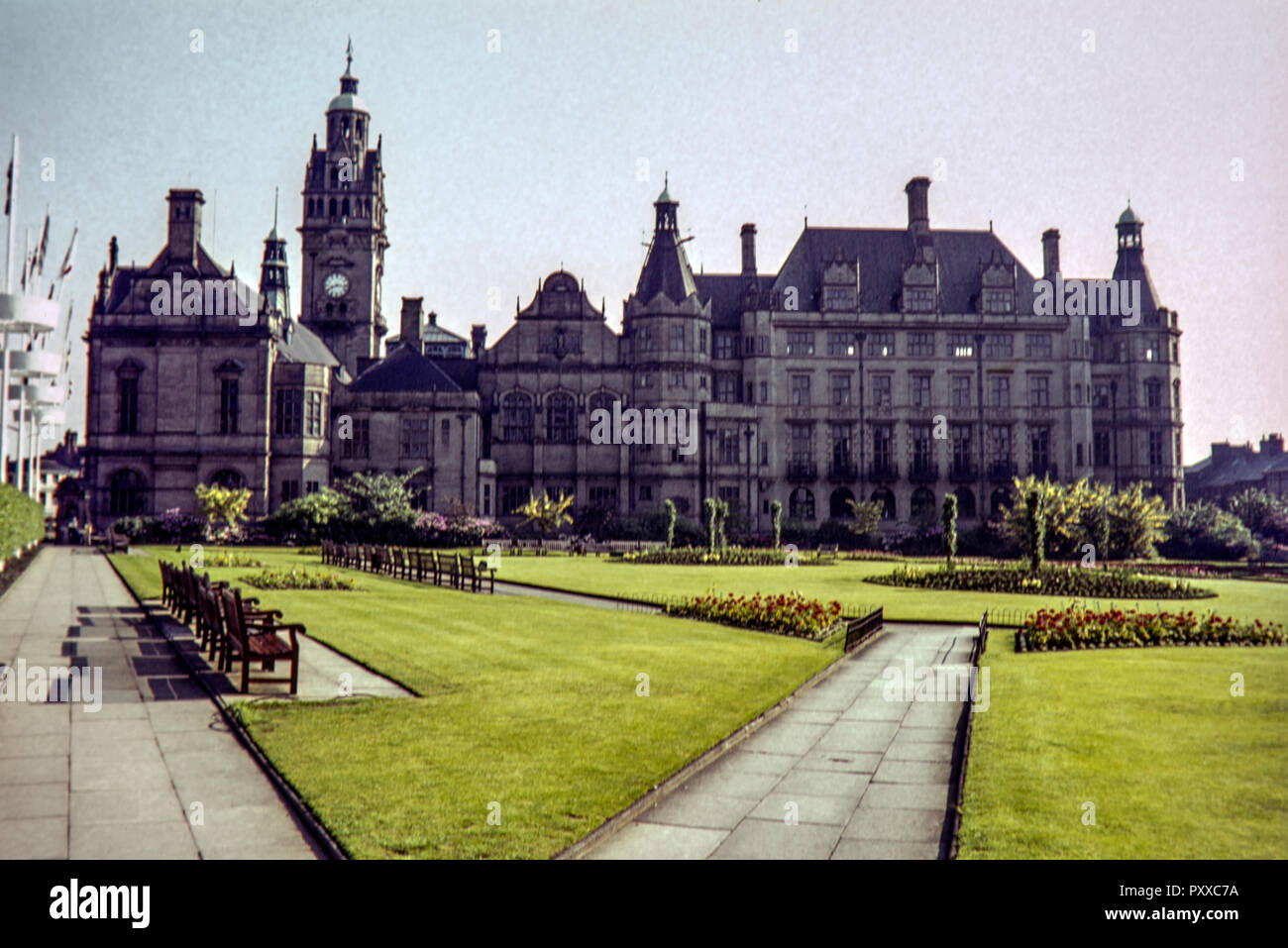 Sheffield Rathaus mit formalen Park Garten. Bild im Juni 1968 getroffen Stockfoto