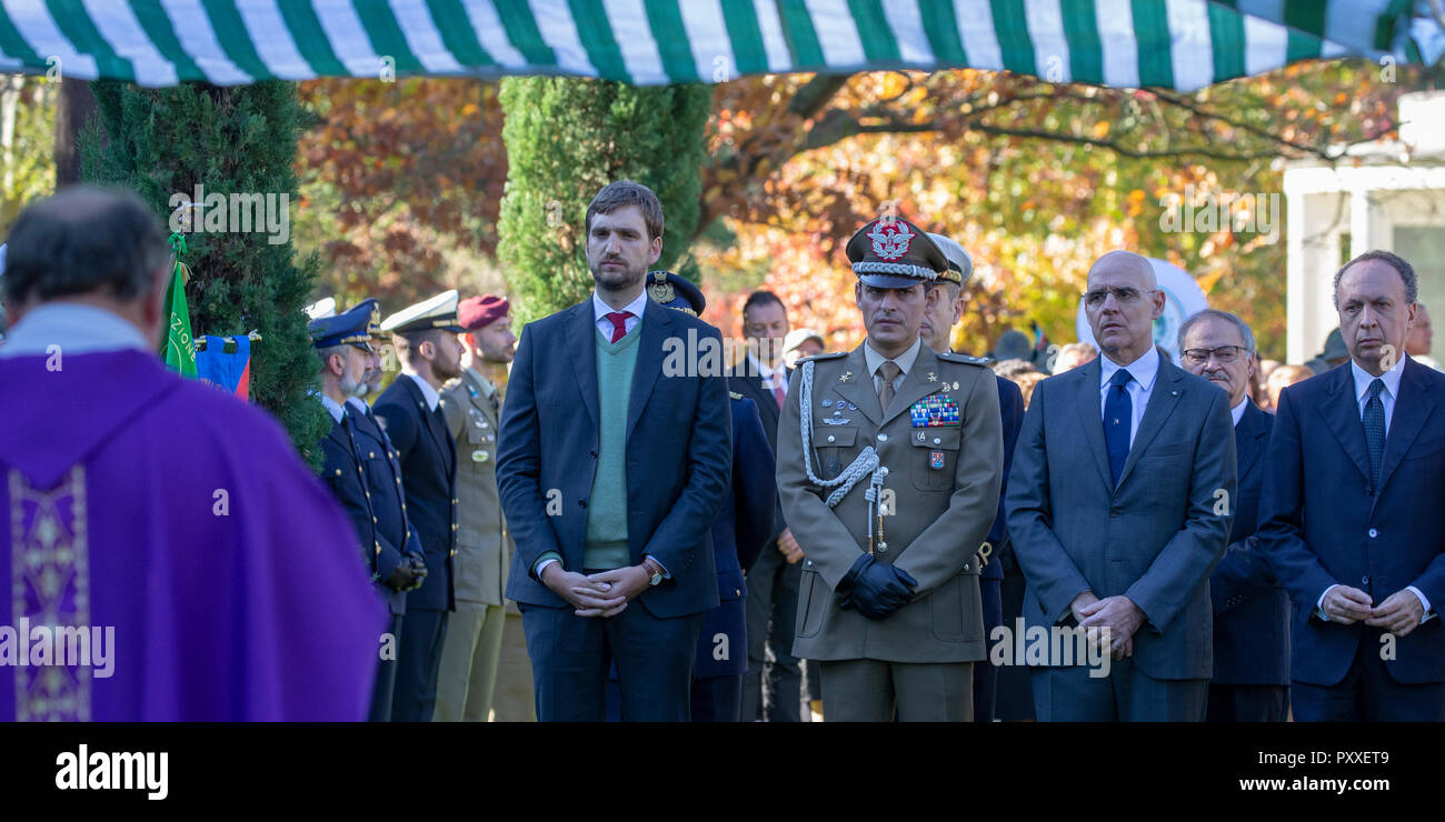 Die 2018 Italienisch Service der Erinnerung UK-Bild R-Marco Villani, Generalkonsul & neben ihm, Italienischer Botschafter Raffaele Trombetta Stockfoto