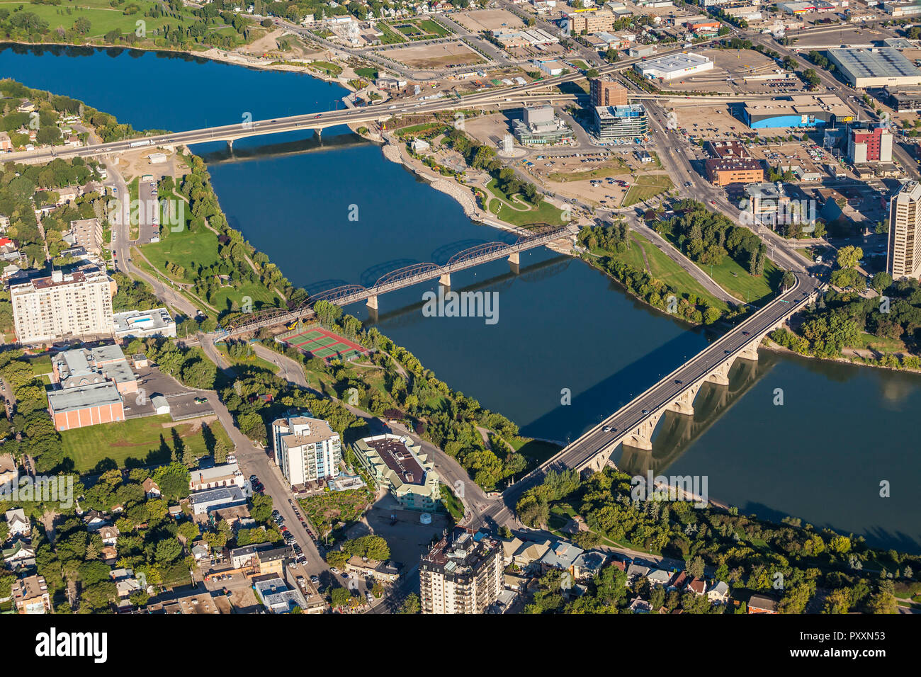 Luftaufnahme der Stadt Saskatoon und South Saskatchewan River. Stockfoto