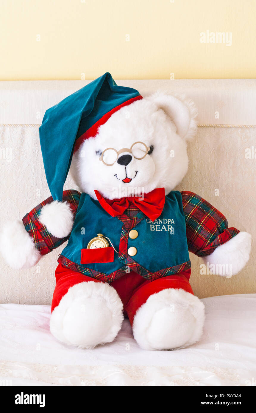 Opa Bär Teddybär weich Kuscheltier von DanDee - eine der Großeltern Limited Edition Teddys (für Oma Bär siehe PXY0 A2) Stockfoto