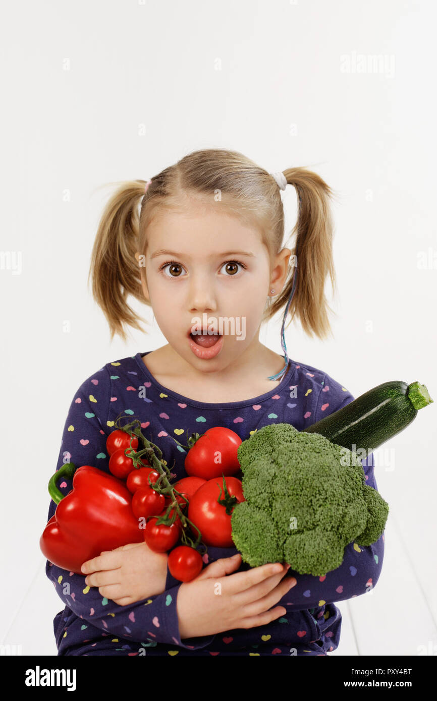 Süße kleine Mädchen, Konzept von Ernährungsgewohnheiten Stockfoto