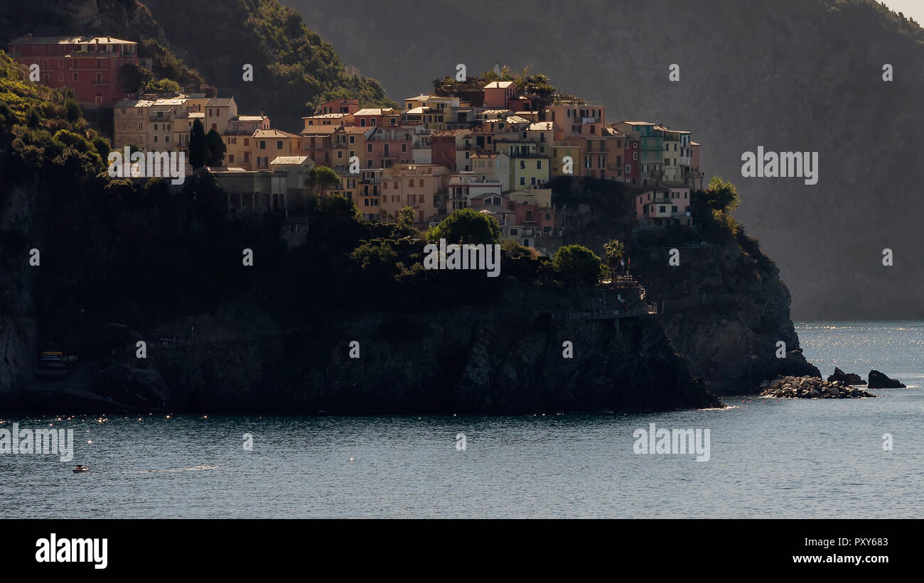 Morgen Blick auf da corniglia Manarola, Cinque Terre, Ligurien, Italien Stockfoto