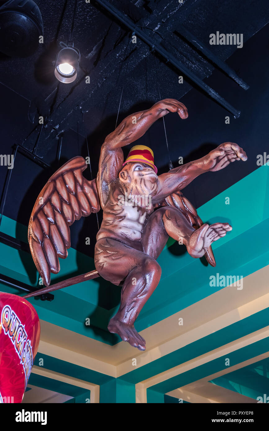 Flying Monkey Statur im Yellow Brick Road Casino entwickelt, "Der Zauberer von Oz' Film in Chittenango, New York feiern. Stockfoto