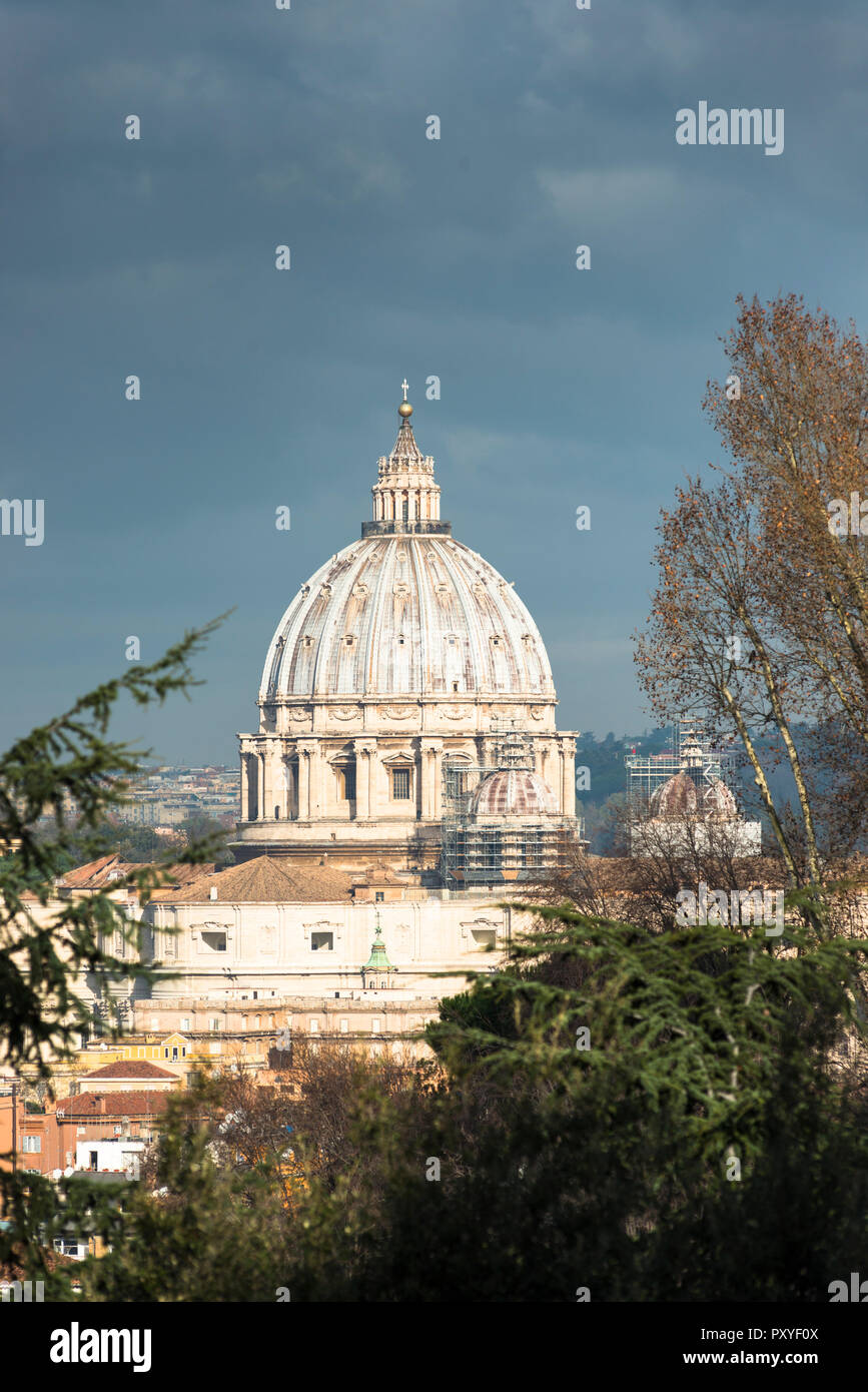 St. Peter's Cathedral Kuppel von Gianicolo-hügel Terrasse aus gesehen. Rom, Latium, Italien. Stockfoto