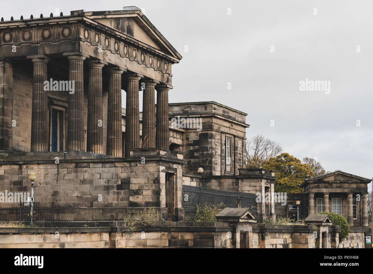 Außenansicht des ehemaligen Alten Royal High School auf dem Calton Hill, Edinburgh, Schottland, Großbritannien. Stockfoto