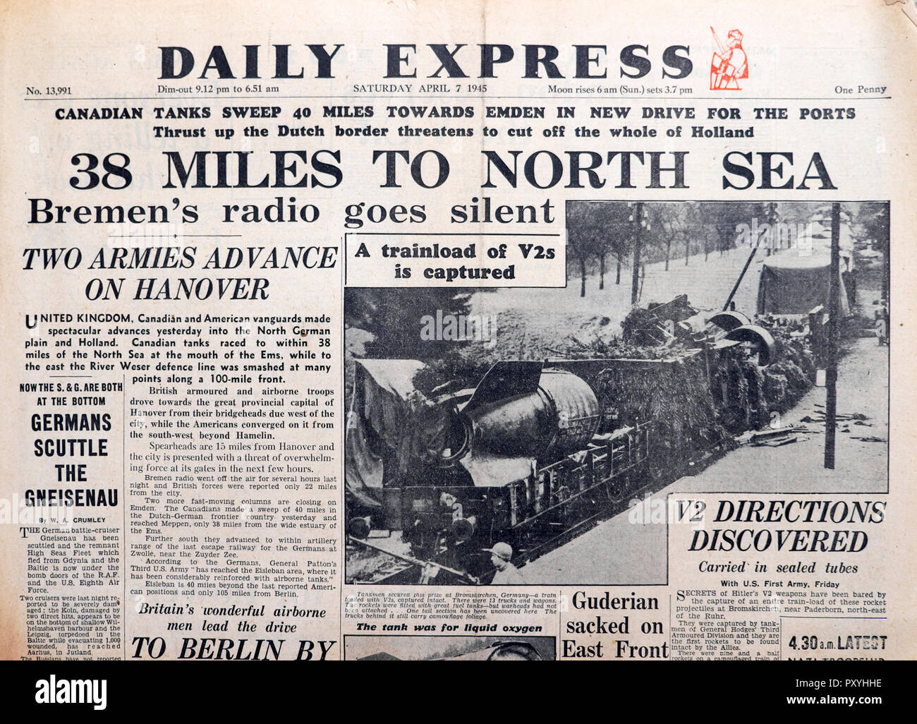 '38 MILES TO NORTH SEA' Daily Express Titelseite Vintage-Zeitung mit Schlagzeile Ende des Zweiten Weltkriegs (2. Weltkrieg) April1945 London England Großbritannien Stockfoto
