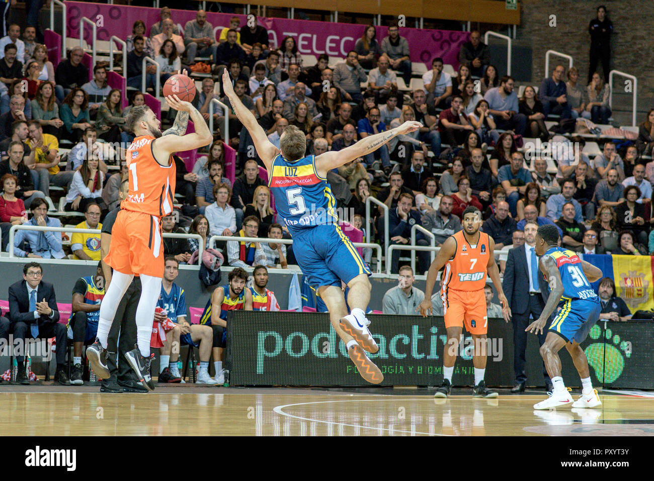 Andorra. 24. Oktober, 2018. Katin Reinhardt Spieler des Ratiopharma Ulm gegen die Marke der Mora Banc Andorra Rafa Luz EURO CUP Spiel zwischen Morabanc Andorra BC und Ratiopharm Ulm an Poliesportiu d'Andorra Stadion am 24. Oktober 2018 in Andorra La Vella. Stockfoto