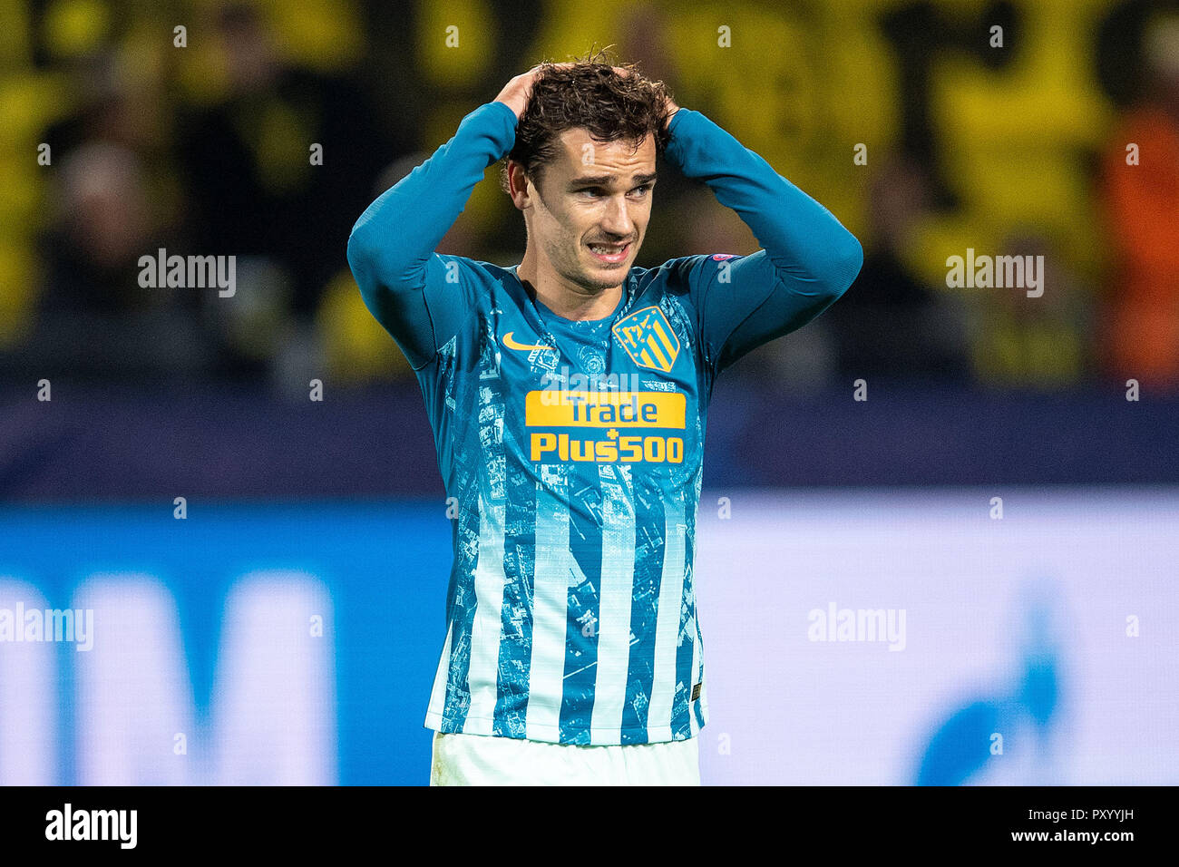 Dortmund, Deutschland. 24 Okt, 2018. Fussball: Champions League, Borussia Dortmund, Atletico Madrid, Gruppenphase, Gruppe A, 3.Spieltag am Signal Iduna Park. Von Madrid Antoine Griezmann reagiert, nachdem ein Verfehltes Ziel chance. Credit: Marius Becker/dpa/Alamy leben Nachrichten Stockfoto