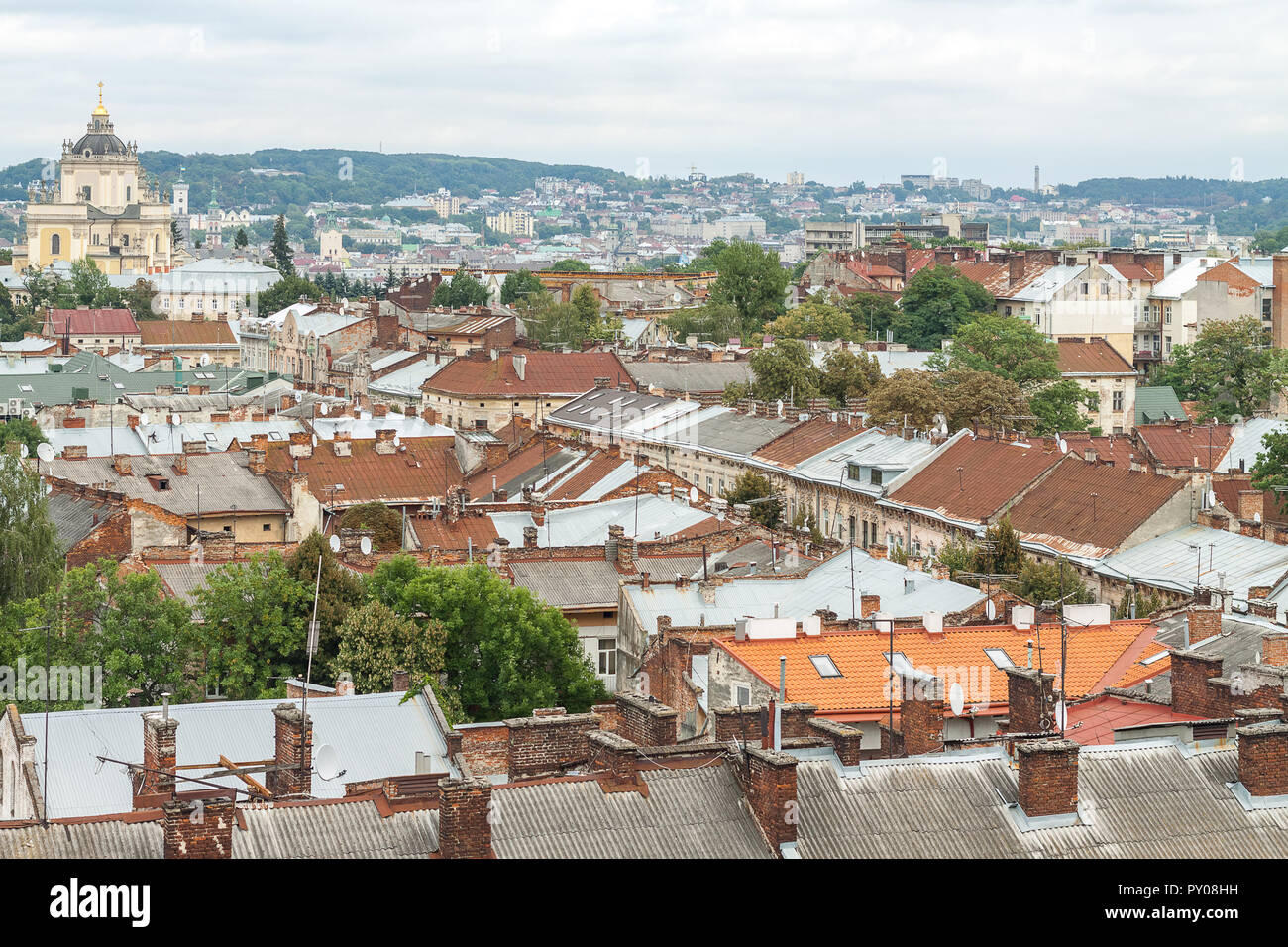 Blick vom Turm der Kirche St. Elisabeth. Lviv, Ukraine. Europäische Reise Foto. Stockfoto