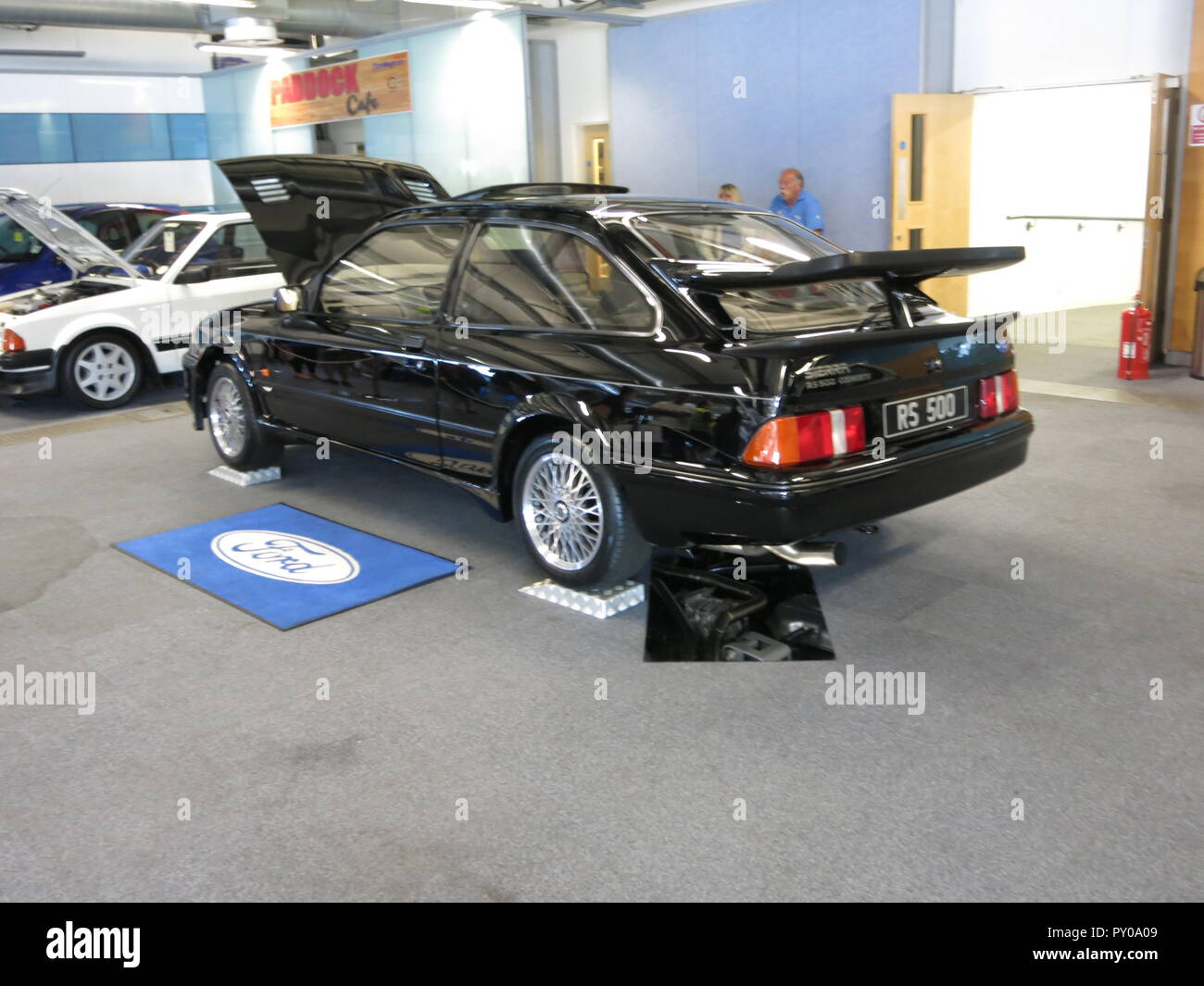 Ford Sierra Cosworth RS 500 1987 Limited Edition homologation Entwicklung in Donnington Park Rennstrecke an der RS Owners Club National Day 2017 Original OEM-Werk Norm concours Zustand Mk1 1. Generation Stockfoto