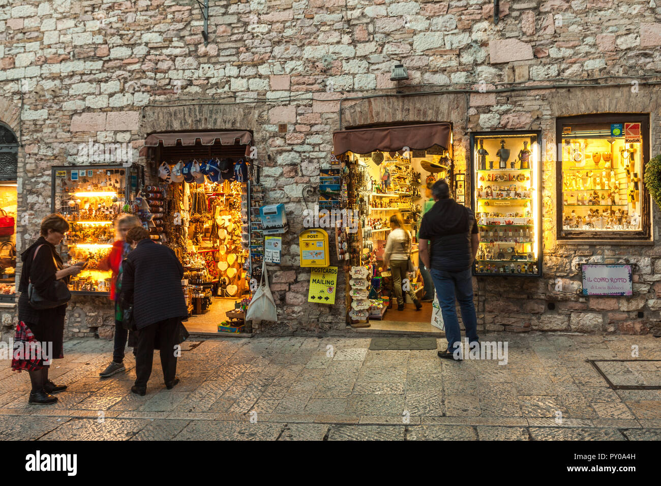 Souvenirshoppen in Assisi. Perugia, Umbrien, Italien Stockfoto