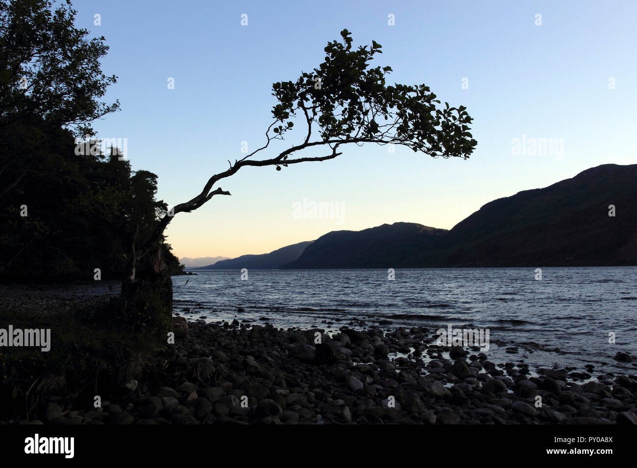Sonnenuntergang, Loch Ness, Highlands, Schottland, Großbritannien Stockfoto