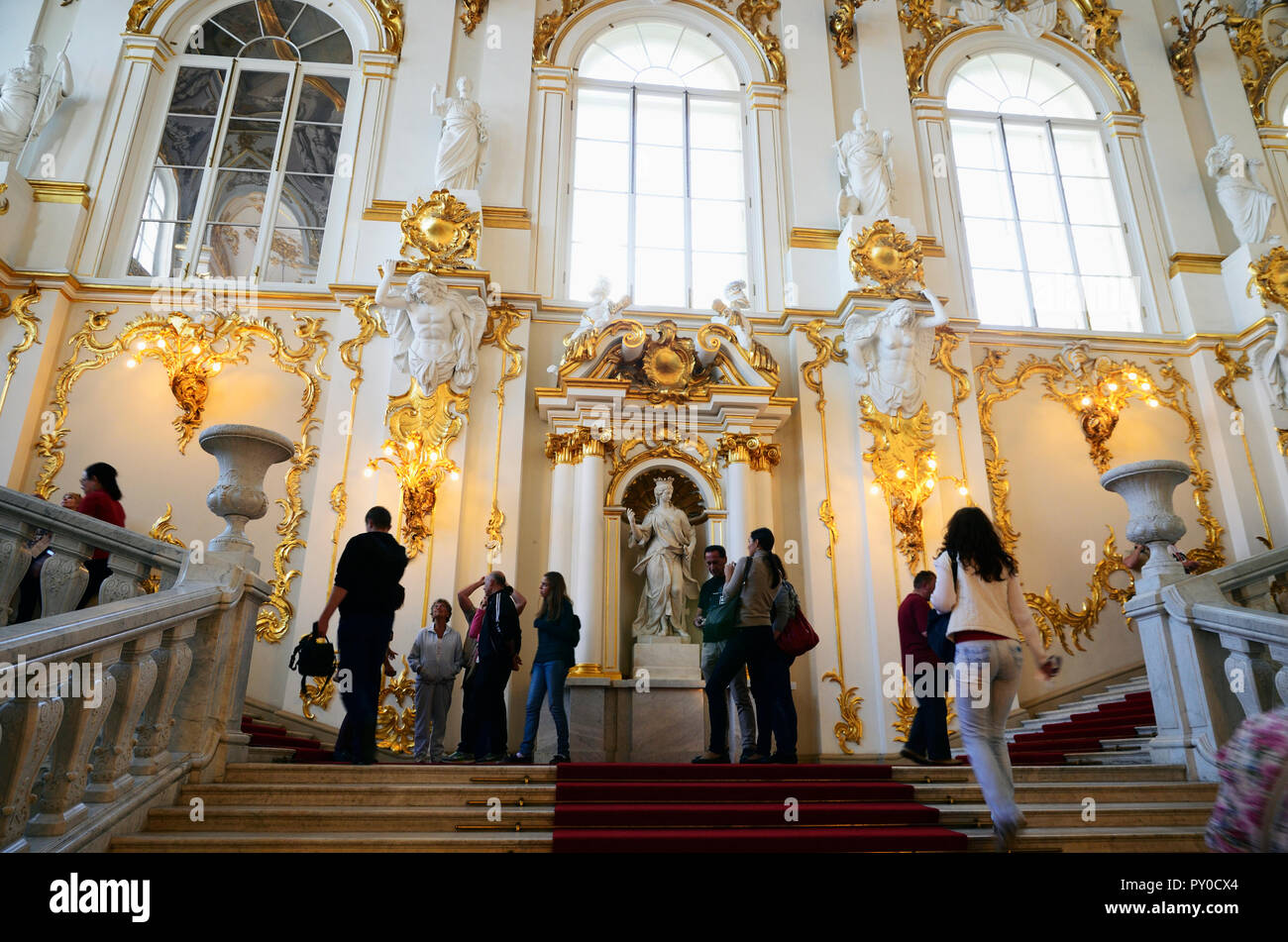 Haupttreppe des Winter Palace. Die Eremitage. Sankt Petersburg, nordwestlich, Russland. Stockfoto