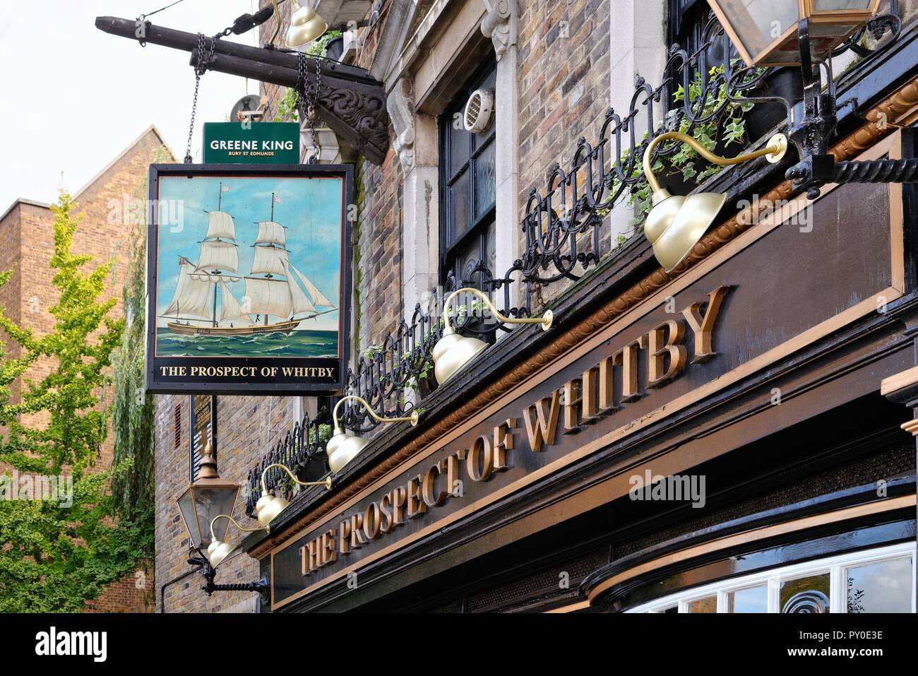 Von außen die Aussicht von Whitby Pub in Wapping East London England Großbritannien Stockfoto