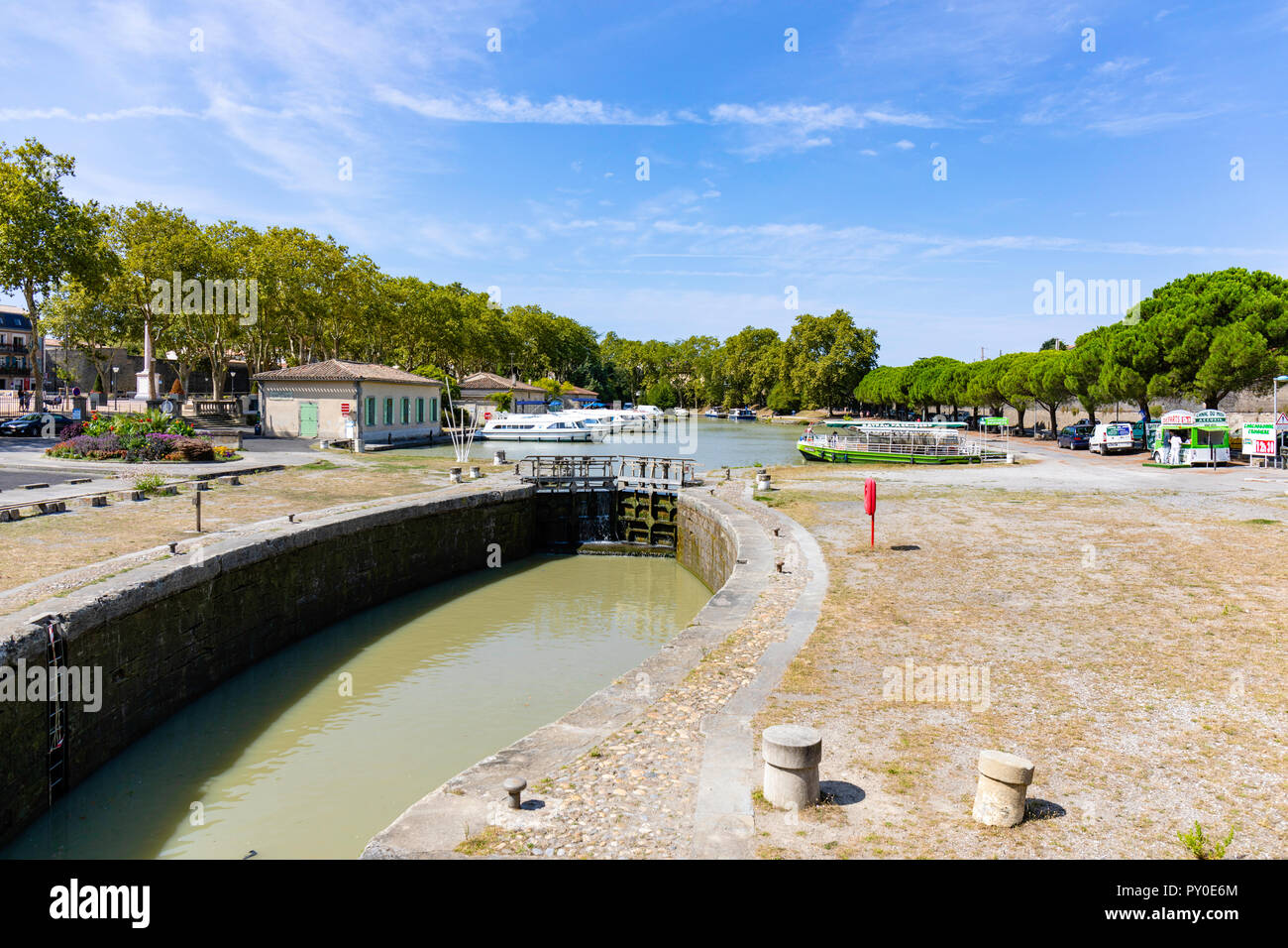 Canal du Midi-Lock und Becken in Carcassonne Stockfoto